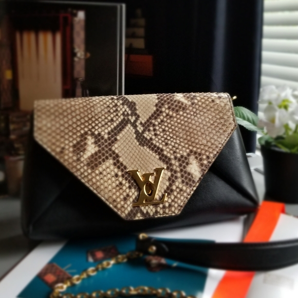 Louis Vuitton Love Note - Picture 6 of 16